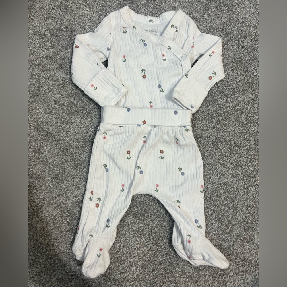 Carter's Baby Girl 2pc Set - Newborn